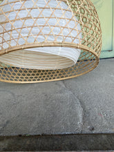 Lade das Bild in den Galerie-Viewer, Roundy Lampenschirm