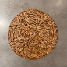 Lade das Bild in den Galerie-Viewer, Platzmatte L Ø 34 cm aus Ate Geflecht placemat