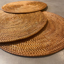 Lade das Bild in den Galerie-Viewer, Platzmatte L Ø 34 cm aus Ate Geflecht placemat
