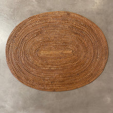 Lade das Bild in den Galerie-Viewer, Platzmatte oval L 39 cm B 29cm aus Ate Geflecht placemat
