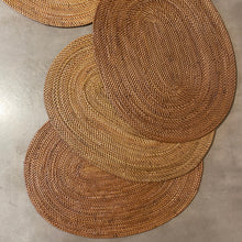 Lade das Bild in den Galerie-Viewer, Platzmatte oval L 39 cm B 29cm aus Ate Geflecht placemat