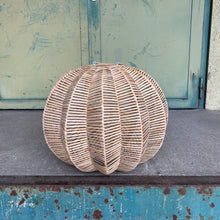 Lade das Bild in den Galerie-Viewer, Starfruit Lampenschirm