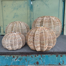 Lade das Bild in den Galerie-Viewer, Starfruit Lampenschirm