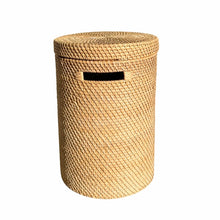 Lade das Bild in den Galerie-Viewer, Wäschekorb Lombok – Handgeflochtener Rattan-Korb mit Deckel
