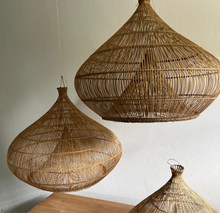 Lade das Bild in den Galerie-Viewer, Lampenschirm Flores
