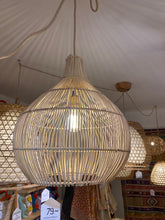 Lade das Bild in den Galerie-Viewer, Onion Lampenschirm
