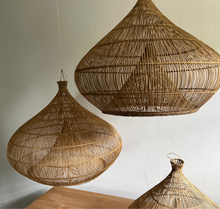 Lade das Bild in den Galerie-Viewer, Lampenschirm Flores
